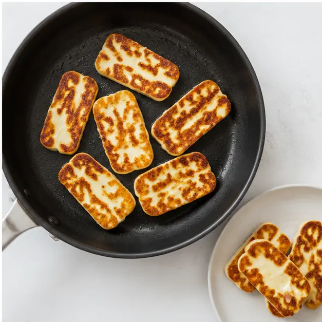 Step 4: Frying halloumi slices until golden brown