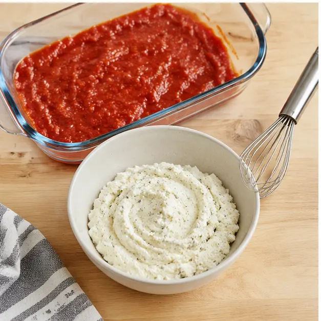 Step 3: Mixing the ricotta filling and tomato-balsamic sauce