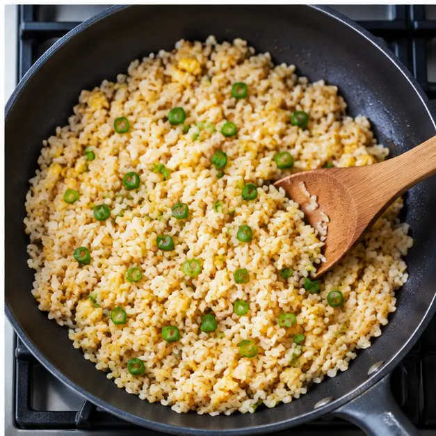 Step 4: Frying chilled white rice with garlic, soy sauce and scrambled egg until the grains separate